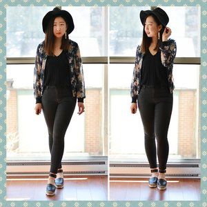 3/$30 - Topshop Coated Black Leigh Jeans